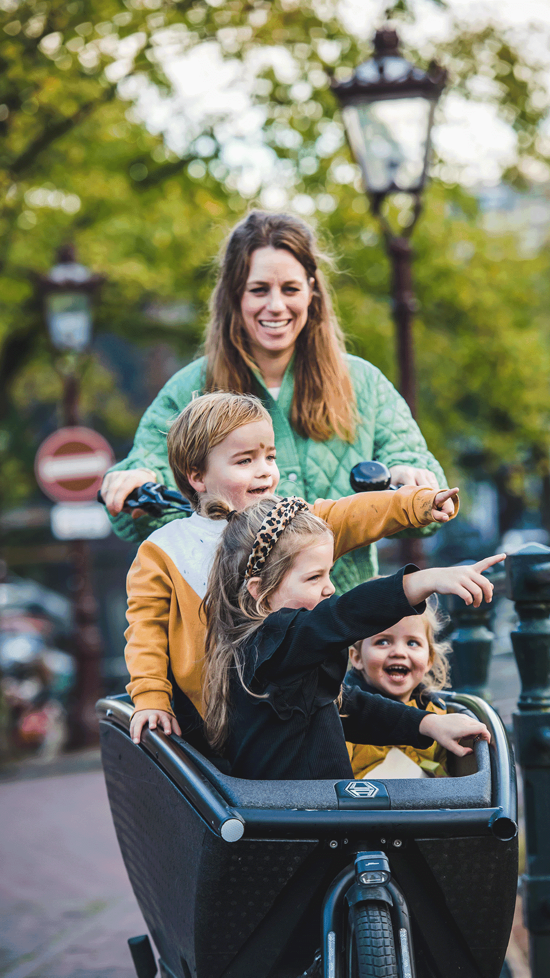 AholdDelhaize_Careers_Gall_&_Gall_Anne-Claire de Vries_Data_Analytics_biking_with_kids_frontview.png